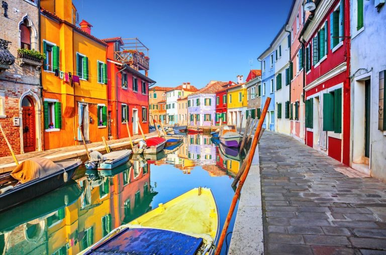 con-duong-dep-o-Burano-Italy