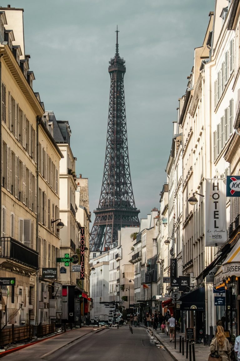 photo-1730652276106-f7277937105a