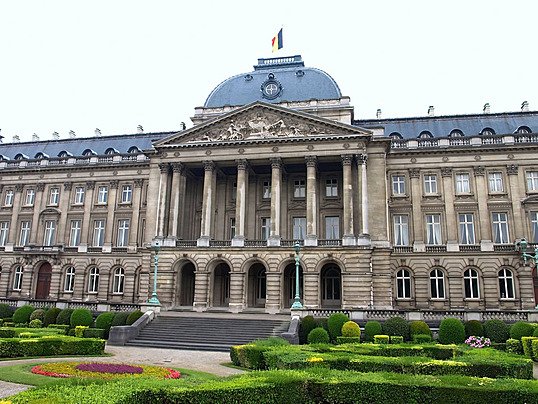 pngtree-brussels-royal-palace-castle-nobility-architecture-photo-image_31861588