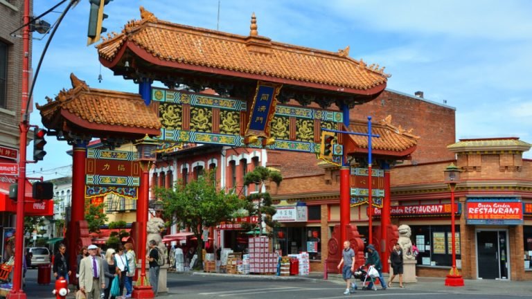 Victoria,Bc,Canada,06,19,2015:,Gate,Of,Chinatown,In