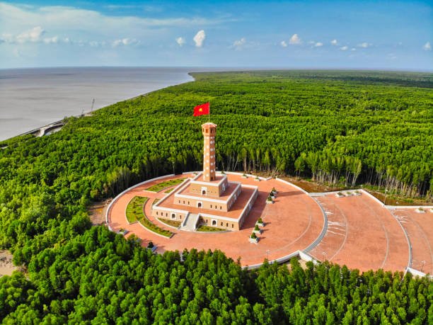 The replica of Hanoi Flag Tower in Ca Mau cape is expected to be a spotlight of the region, thereby, draw more tourists to the southern tip of Vietnam.